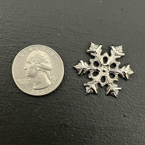 Gorham 1985 Sterling Snowflake Necklace Pendant - Picture 4 of 8
